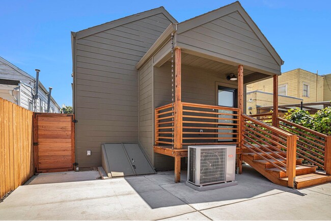 Foto del edificio - 1217 Park St (3-Units)