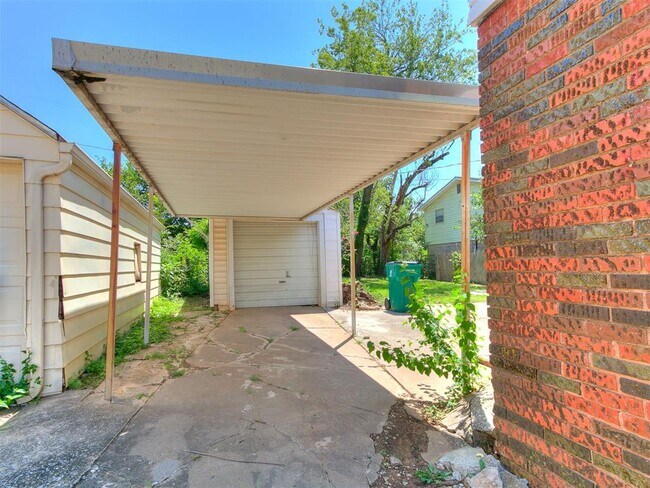Foto del edificio - 2204 N Hood St