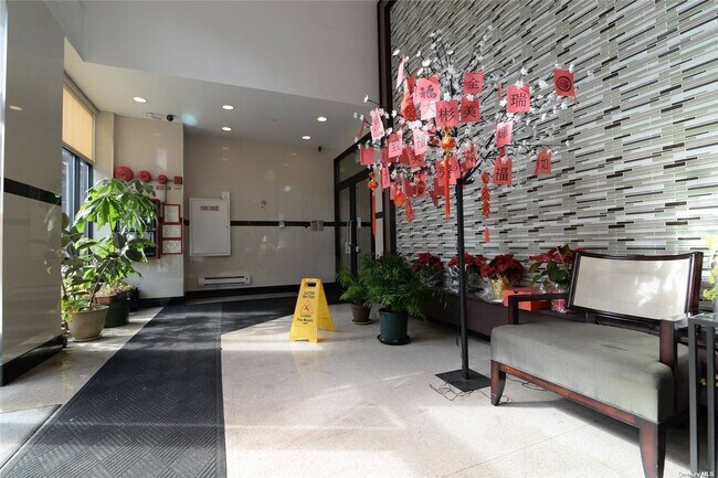 Foto del edificio - 132-35 41st Rd