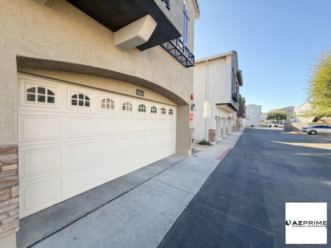 Building Photo - Stylish 3/2.5 Phoenix Condo!