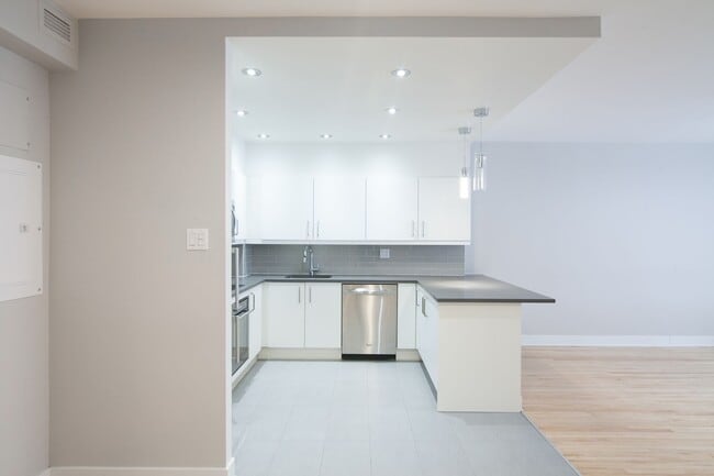 Building Photo - 3468 Rue Drummond