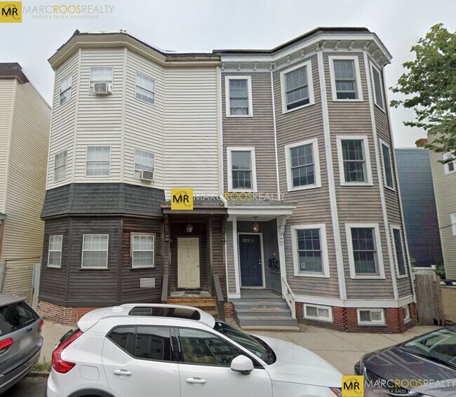 Building Photo - 838 E 2nd St