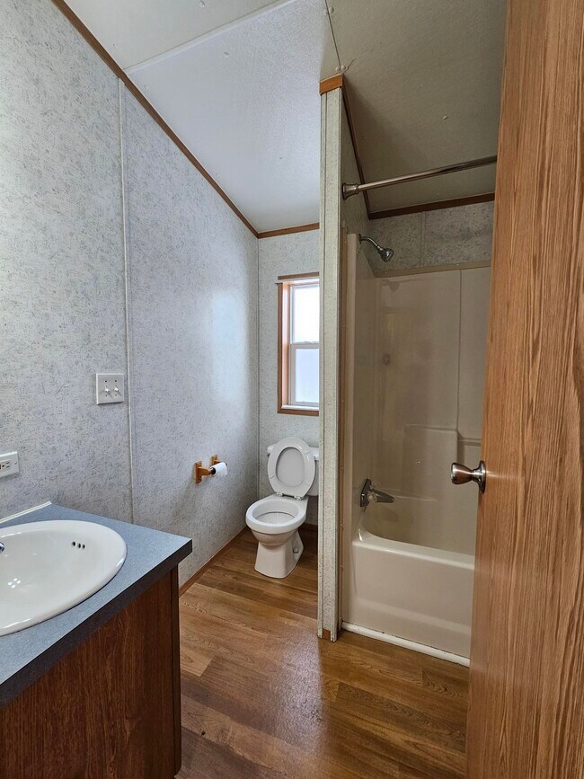 Building Photo - 32 Woodside Ln