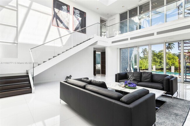 300 Royal Plaza Dr - 4