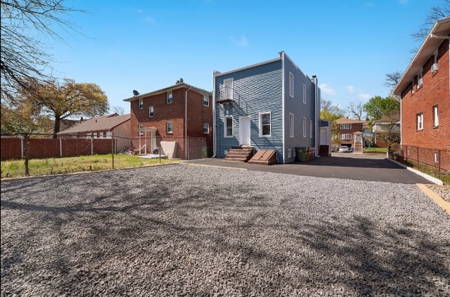 Building Photo - 812 Cranford Ave