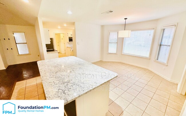 Building Photo - 2409 Fairway Oaks Dr