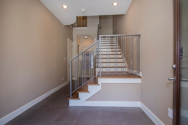 Building Photo - 5606 Blossom St