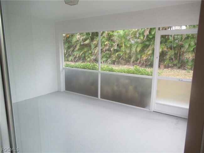 Building Photo - 926 SE 8th St