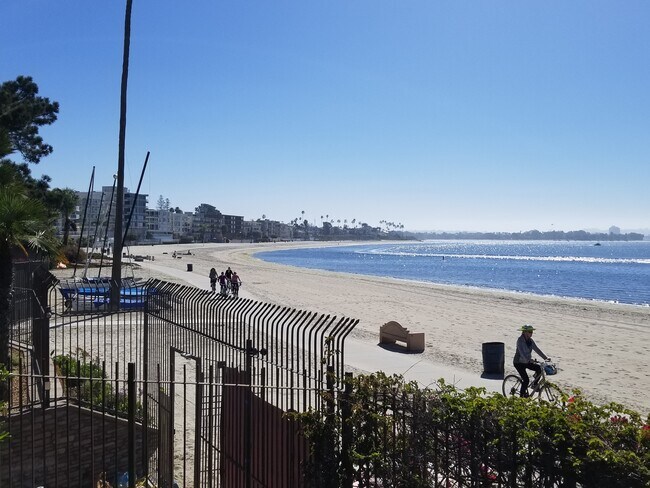 Foto del edificio - Mission Bay (Sail Bay) Crown Point 2bed 2bath 1625 sqft, Water View