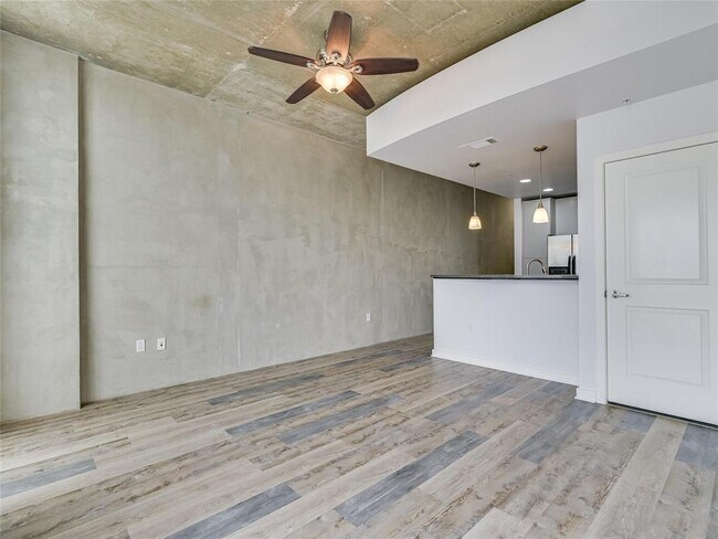 Building Photo - 360 Nueces St