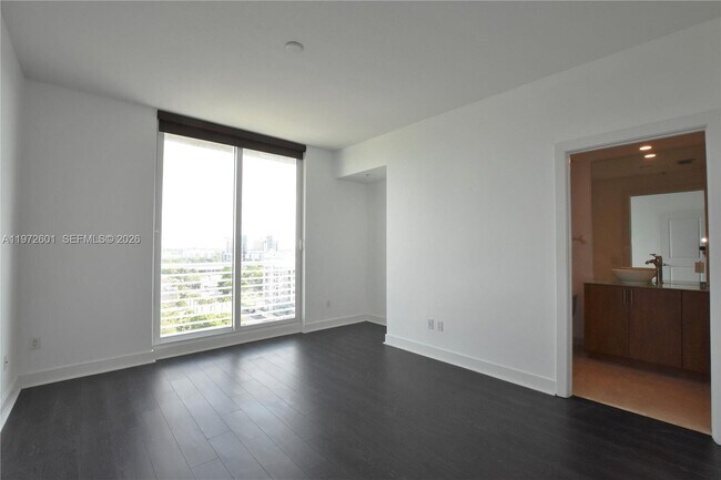 Foto del edificio - 315 NE 3rd Ave