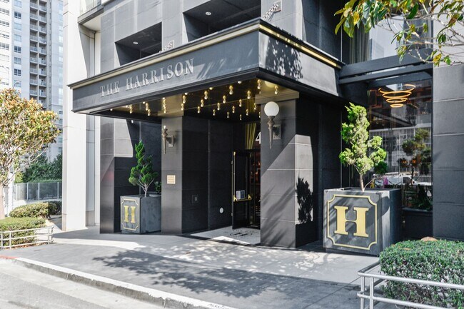 Building Photo - INDULGE IN LUXURIOUS CITY LIVING WITH THIS...