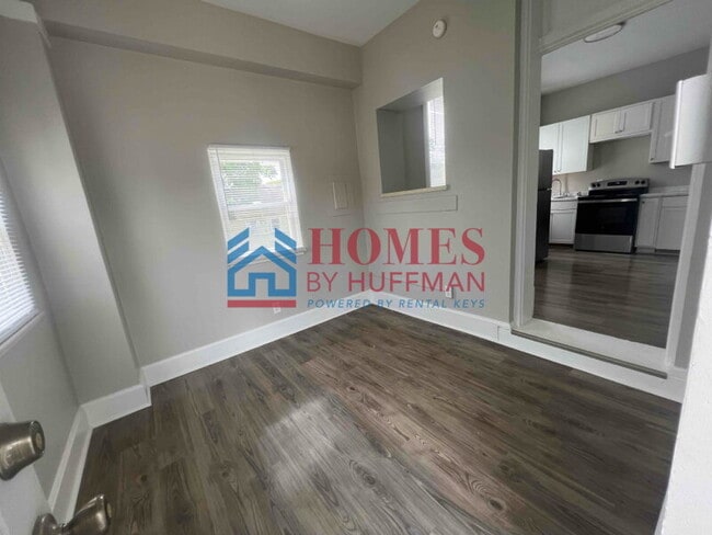 Building Photo - One Bedroom Apartment | Upstairs