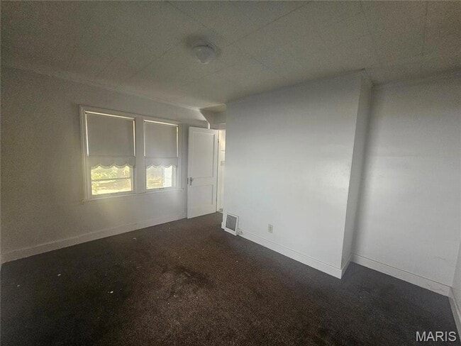 Building Photo - 8709 Alva Ave