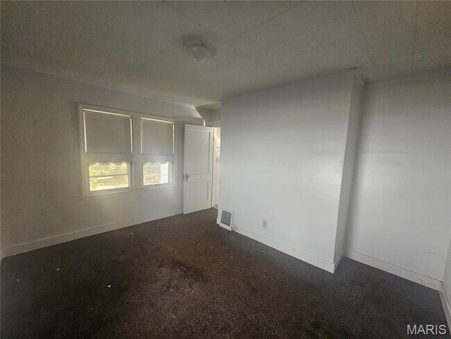 Foto del edificio - 8709 Alva Ave