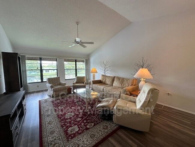 Foto del edificio - 3013 Clark Rd