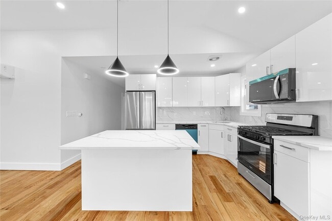 Foto del edificio - 245-33 147th Rd