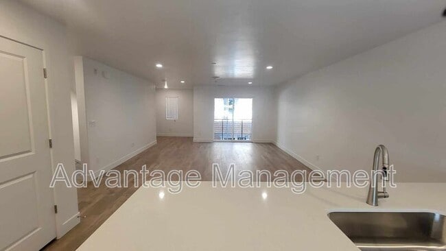 Building Photo - 1590 S 900 W