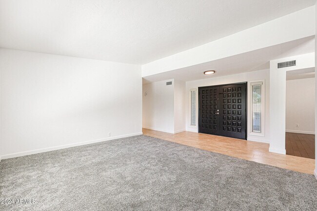 Building Photo - 5423 E Justine Rd