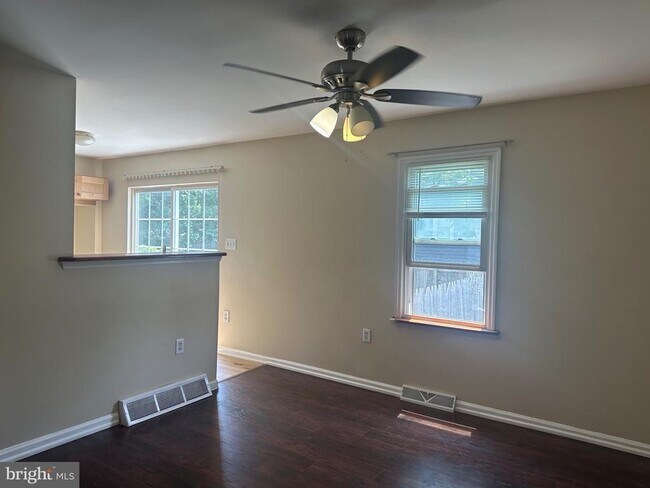 Building Photo - 316 Delsea Dr