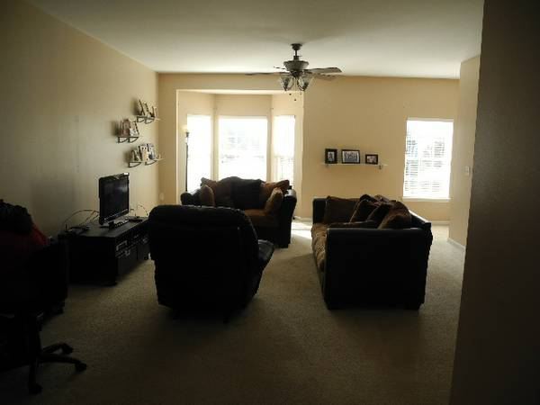 Foto del edificio - 22696 Goddard Rd