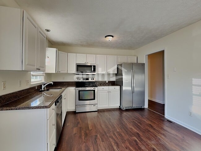 Building Photo - 541 Clyde Dr