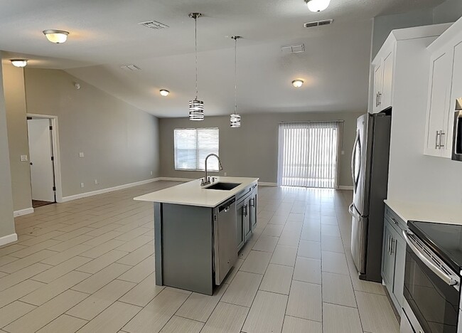 Building Photo - 3420 Fox Ridge St