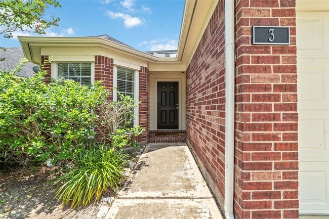 Building Photo - 3 Garden Grove Dr