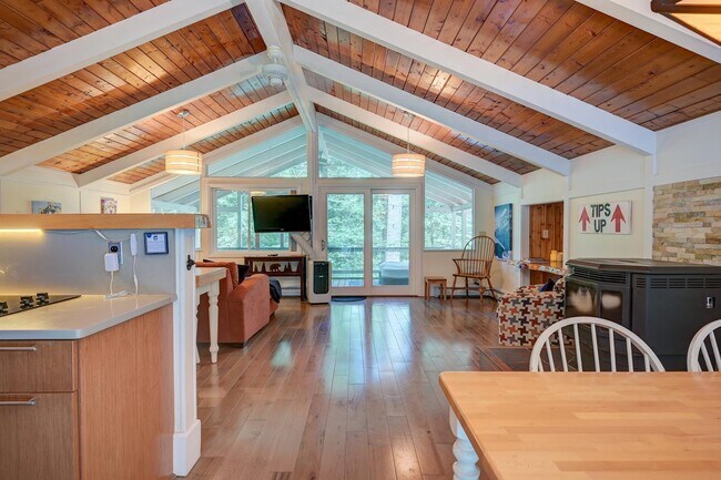 Foto del edificio - 400 Rolling Ridge Rd