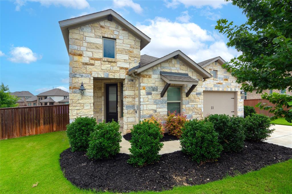 Primary Photo - 501 Sixpence Ln