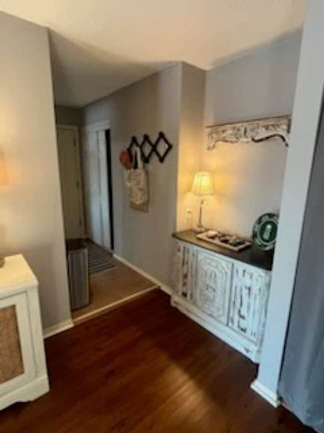 Building Photo - 1 Bedroom Condo in Hopkins