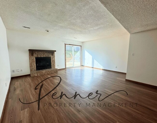 Building Photo - 18905 Lexington Rd