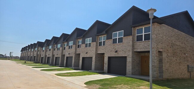 Foto del edificio - The Reserve on 29th Townhomes
