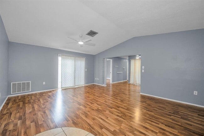 Building Photo - 13005 Club Dr