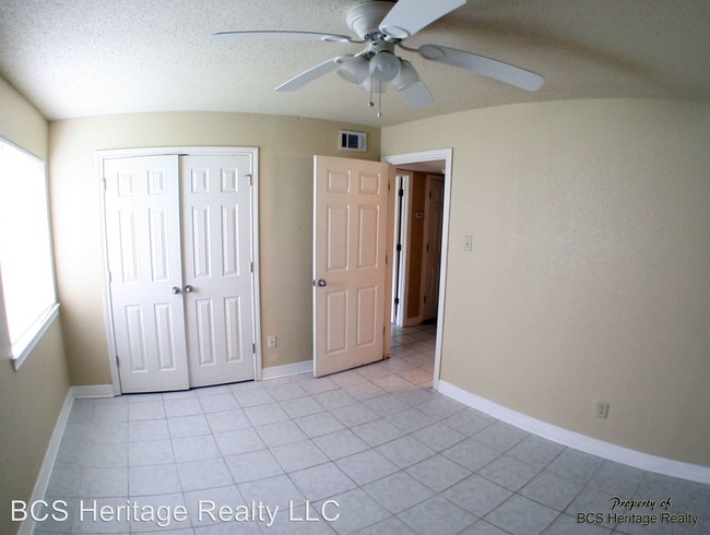 Building Photo - 802 Oran Cir