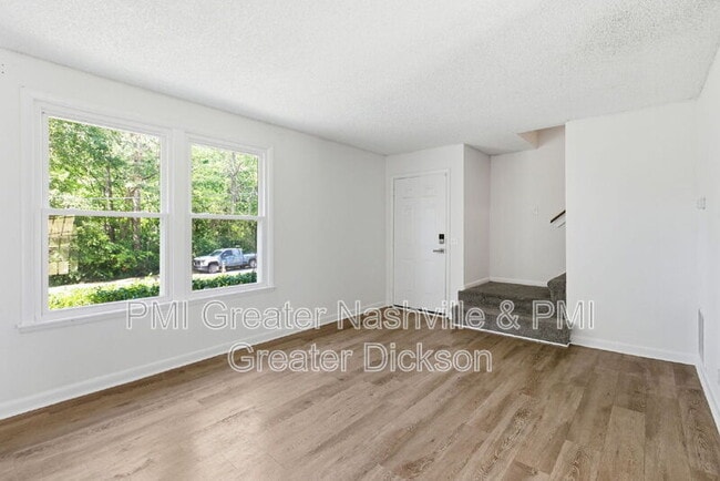 Foto del edificio - 704 McPherson Dr