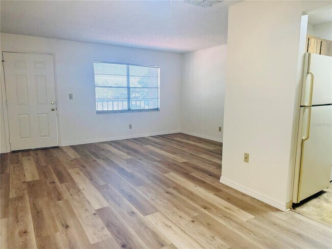 Foto del edificio - 2452 Enterprise Rd