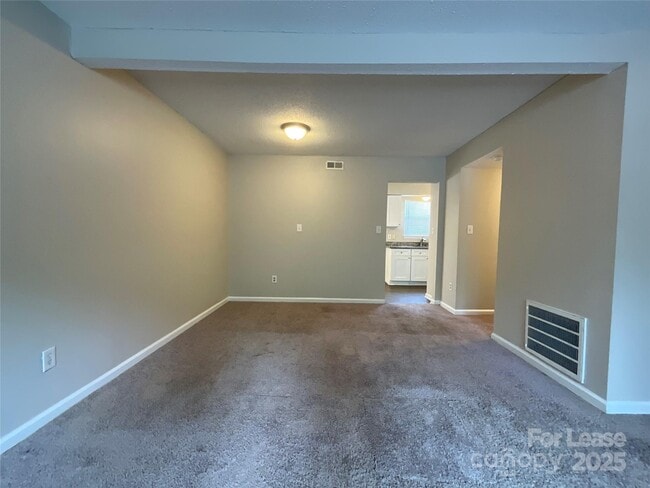 Building Photo - 8913 Hunter Ridge Dr