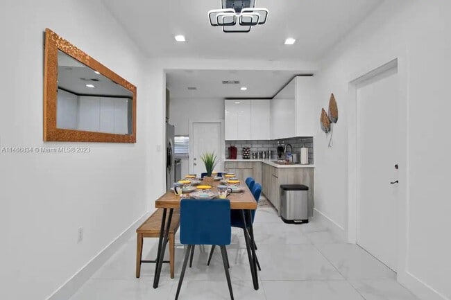 Building Photo - 2228 SW 58th Ct