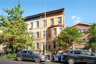 Building Photo - 211 Kosciuszko St