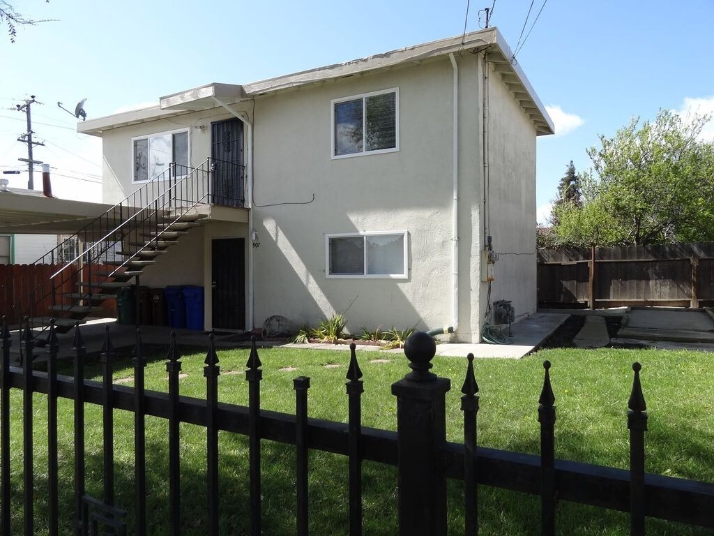 Foto del edificio - 4225 Rosewood Ave