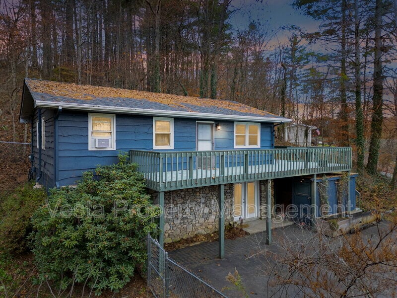 Primary Photo - 211 Old Gibbs Rd