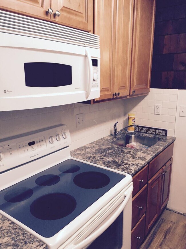 Foto del edificio - 113 Raylinsky Rd