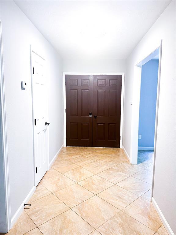 Building Photo - 5203 Shady Oaks Ln