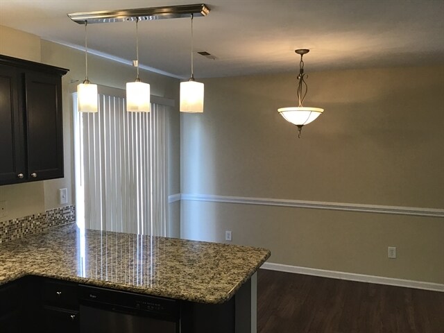 Building Photo - 527 Tansy Dr