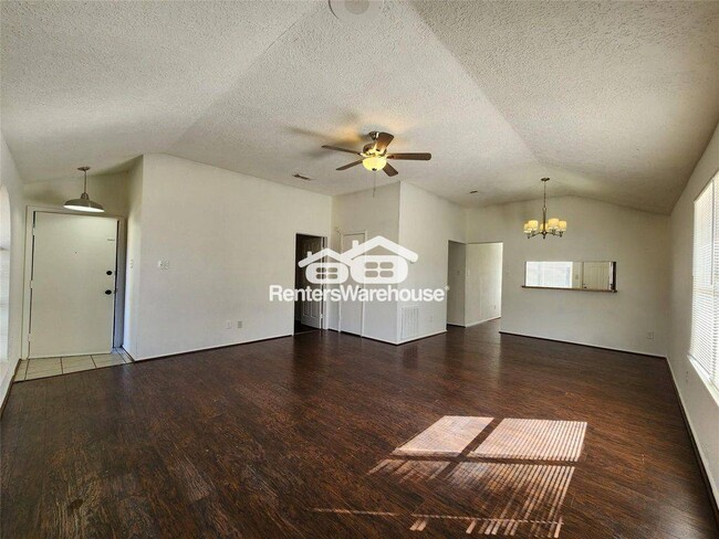 Foto del edificio - 2446 Autumn Springs Ln