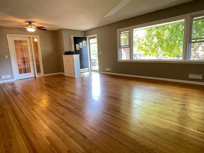 Building Photo - Edina Single Family Home, Available March/...