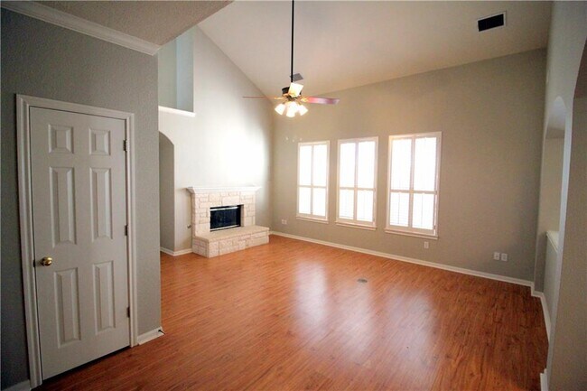 Building Photo - 2028 Kimbrook Dr