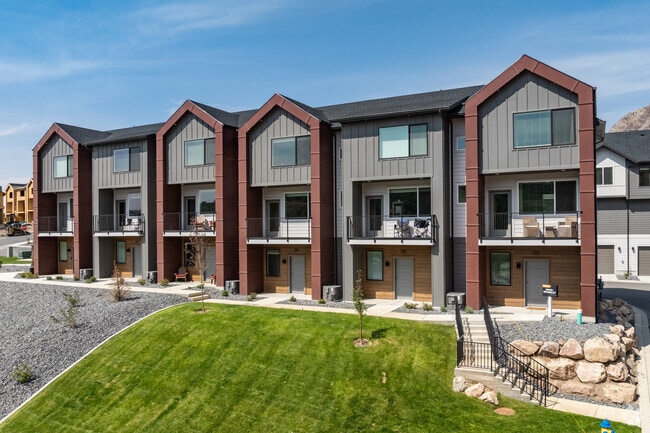 Building - Enduro Townhomes