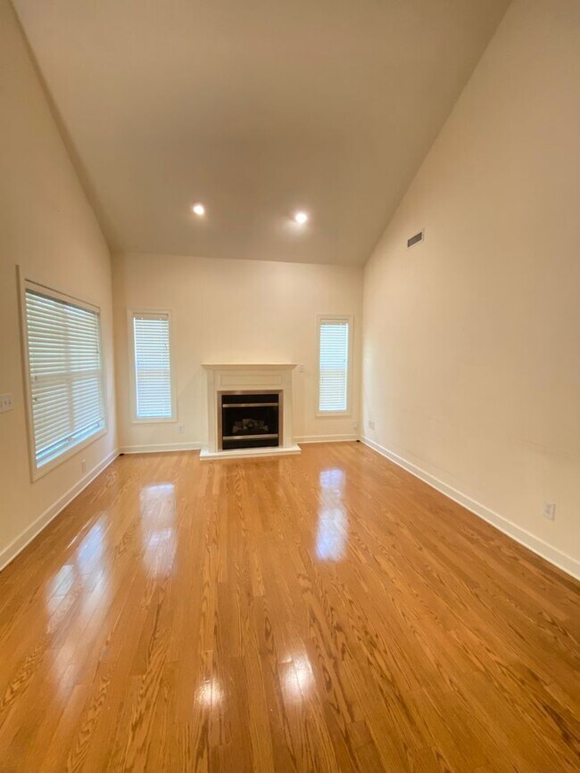 Foto del edificio - Spacious 4-Bedroom Home Near Tiger Town & Moore’s Mill!